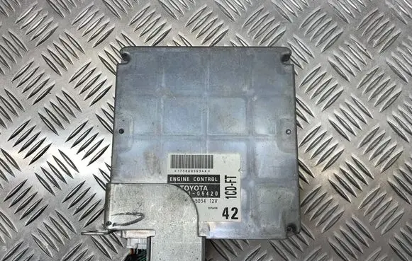 Toyota Avensis T220 Engine control unit/module 8966105420 1758005034