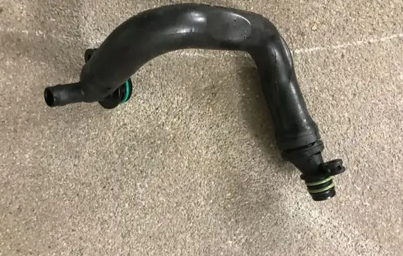 Audi A1 Breather hose/pipe 04C103474C