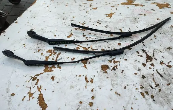 Ford Focus Front wiper blade arm 