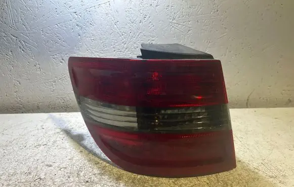 Mercedes-Benz B W245 Rear/tail lights A169820 27520117