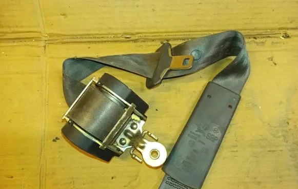 Renault Megane II Front seatbelt 0402063