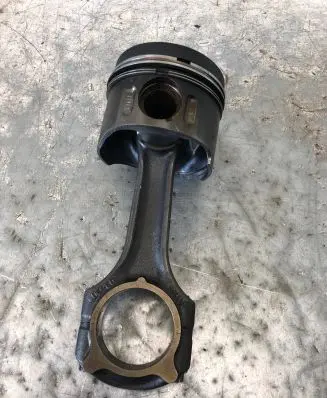 Mercedes-Benz E W211 Piston with connecting rod