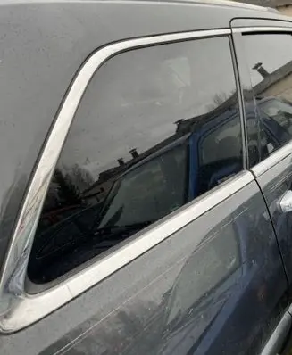 Jeep Grand Cherokee Rear side window