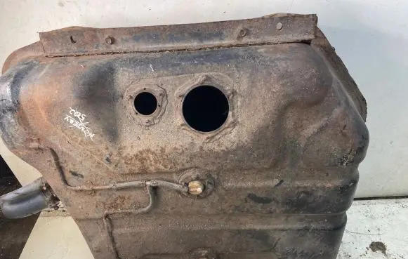 Mitsubishi Pajero Fuel tank 
