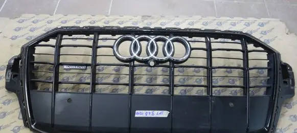 Audi Q7 4M Front bumper upper radiator grill 4M0853651A