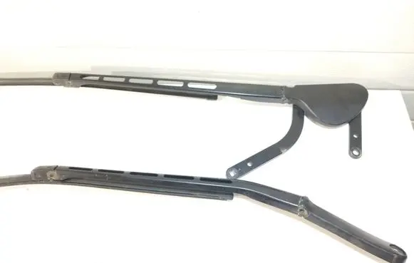 Front wiper blade arm