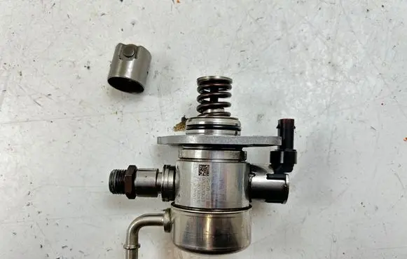 Audi A4 S4 B9 8W Fuel injection high pressure pump 06N127025E