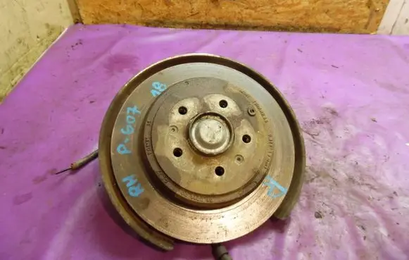 Peugeot 607 Rear wheel hub spindle/knuckle