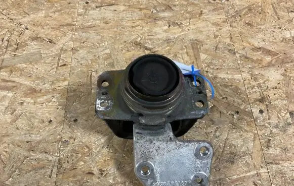 Peugeot 307 Engine mount bracket 9638396180