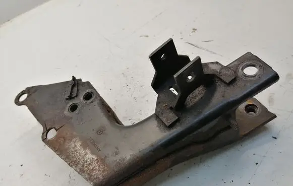 Volkswagen Transporter - Caravelle T4 Engine mounting bracket 7D03991110
