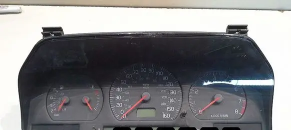 Volvo S70 V70 V70 XC Speedometer (instrument cluster) 9166144