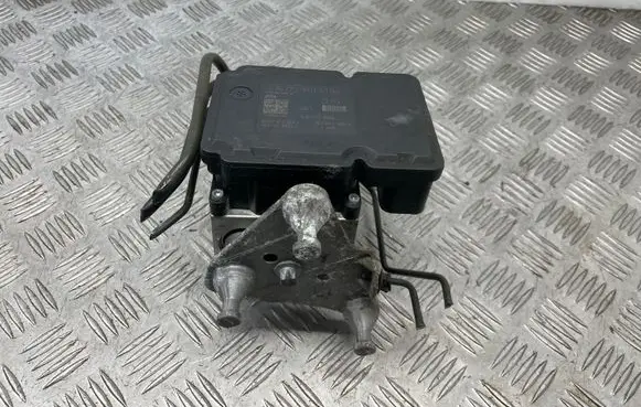 Mercedes-Benz C W204 ABS Pump A1729014100 A1724312612