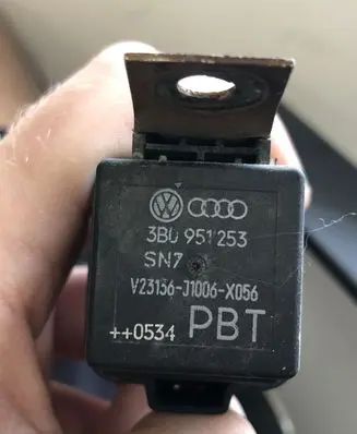 Volkswagen PASSAT B6 Glow plug pre-heat relay 3B0951253
