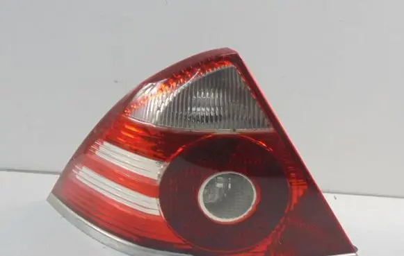 Ford Mondeo Mk III Rear/tail lights 6S7113405A