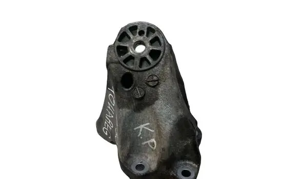 Volkswagen Touareg II Engine mounting bracket 7L6199307A