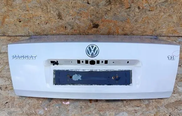 Volkswagen PASSAT B5 Tailgate/trunk/boot lid