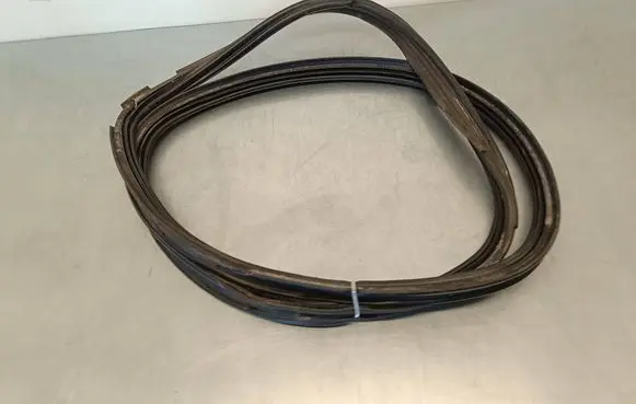 BMW 2 F46 Trunk rubber seal (body) 