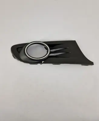 Volkswagen Golf Plus Front fog light trim/grill 5M0853666K
