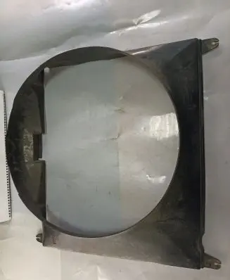 Radiator cooling fan shroud