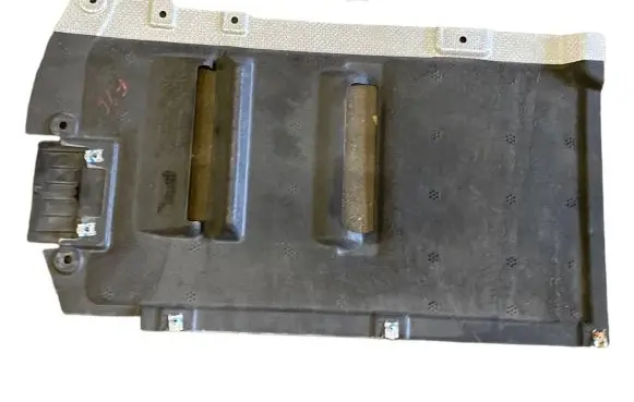 Center/middle under tray cover