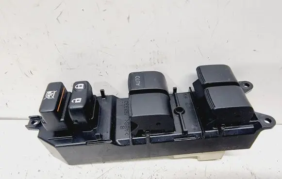 Toyota RAV 4 (XA40) Electric window control switch 8482042220