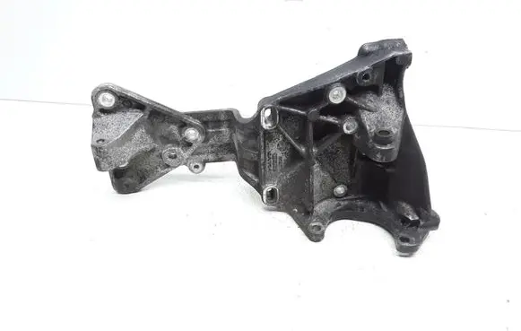 Volvo XC70 Generator/alternator bracket 30731516