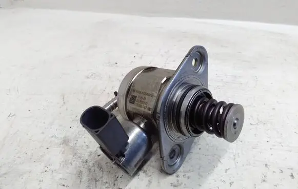 Audi A4 S4 B9 Fuel injection high pressure pump 04E127025D 0261520573 7003804747