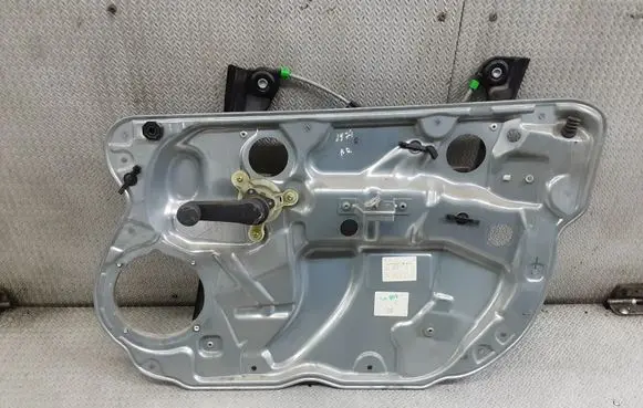 Volkswagen Polo Front door manual window regulator 6Q0837752