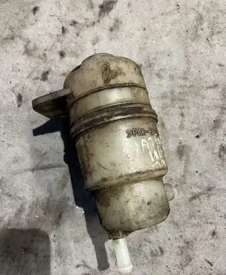 Mitsubishi Pajero Power steering fluid tank/reservoir