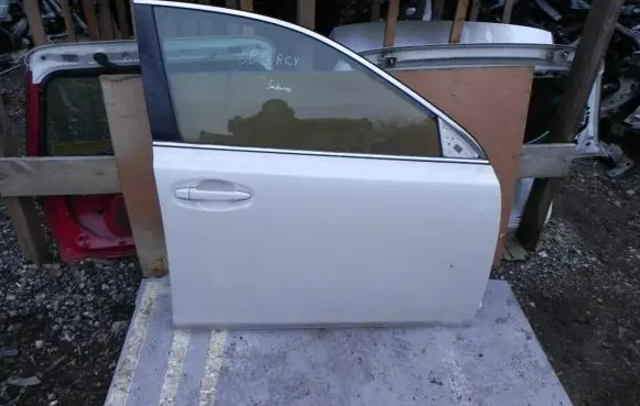 Subaru Legacy Front door D2112