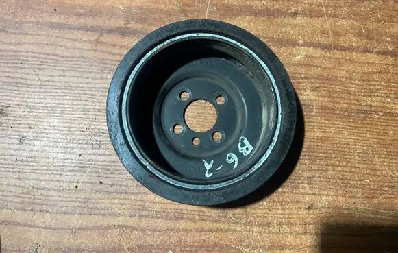 Volkswagen PASSAT B6 Crankshaft pulley 03G105243