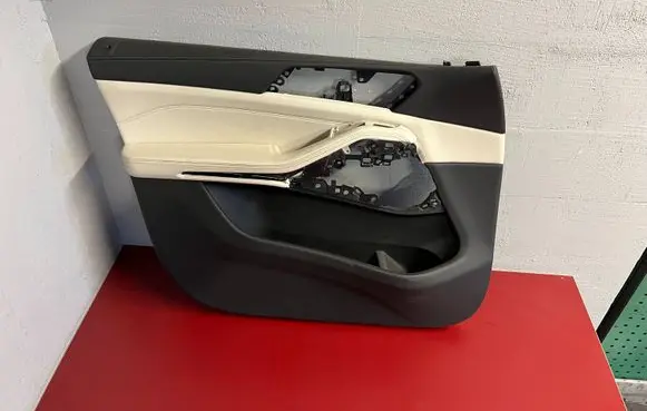 BMW X5 G05 Front door card panel trim