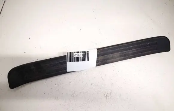 Rear bumper trim bar molding