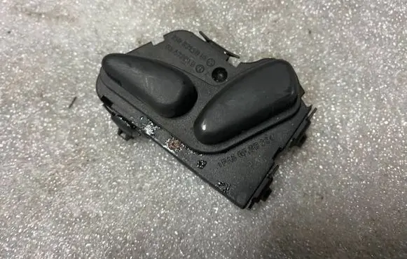Mercedes-Benz E W211 Seat control switch 2108213851