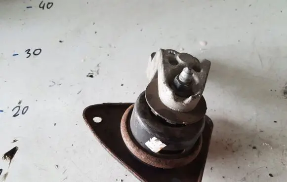 KIA Ceed Engine mount bracket 