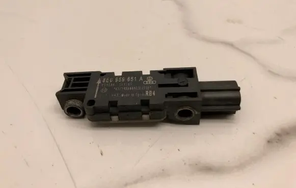 Audi A4 S4 B7 8E 8H Airbag deployment crash/impact sensor 8E0959651A 011595