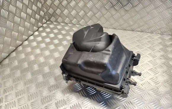 Nissan Pulsar Air filter box 70556249 70563376