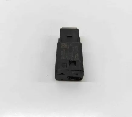 Peugeot 3008 III USB socket connector 9851608480 9831350680