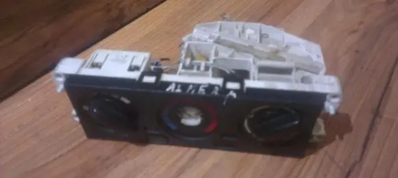 Nissan Almera Climate control unit nenustyta