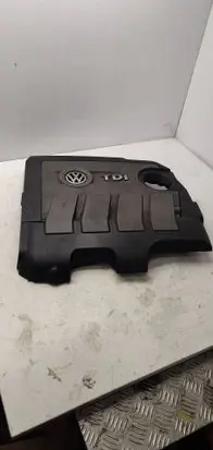 Volkswagen PASSAT B7 Engine cover (trim)