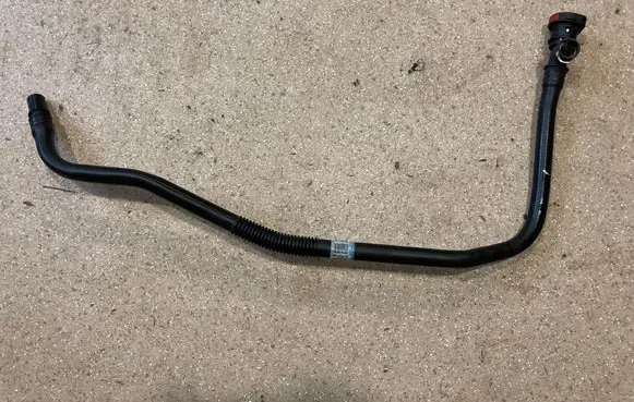 Engine coolant pipe/hose