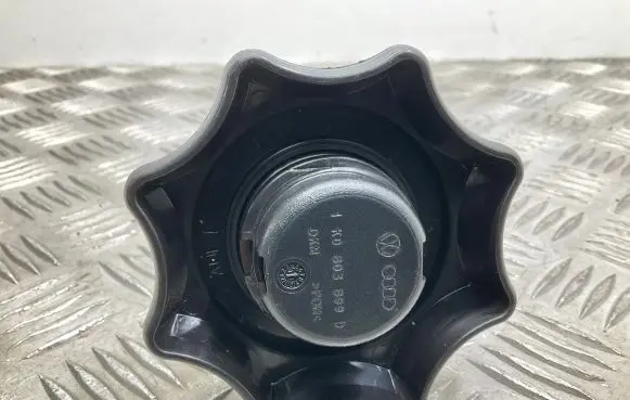 Volkswagen Jetta VI Spare wheel bolt 1K0803899D