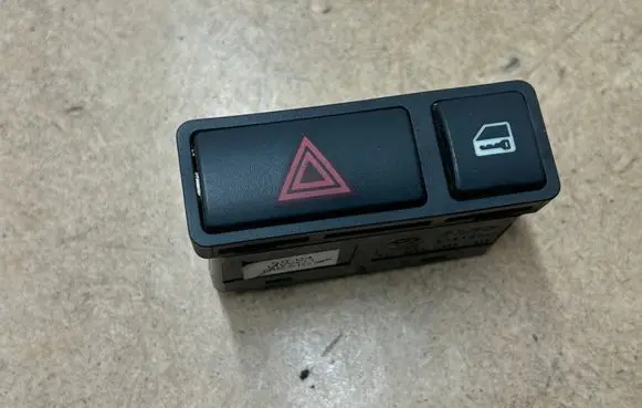 BMW 3 E46 Hazard light switch 61318363920 8363920 61318368920