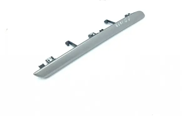 Renault Megane IV Front door trim bar MOU021612