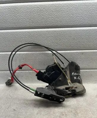 Toyota RAV 4 (XA20) Rear door lock 6920630150