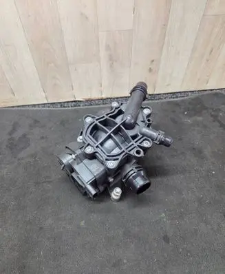 BMW 5 G30 G31 G38 Thermostat/thermostat housing 7644811 11537644811 14290413