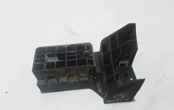 Ford Ranger Fender mounting bracket AB3916165AA