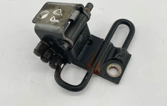 Audi A6 S6 C6 4F Front door lower hinge 8E0831412B