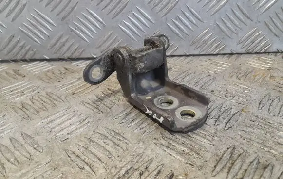 Nissan X-Trail T31 Front door upper hinge