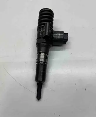 Volkswagen Golf V Fuel injector 03G130073G